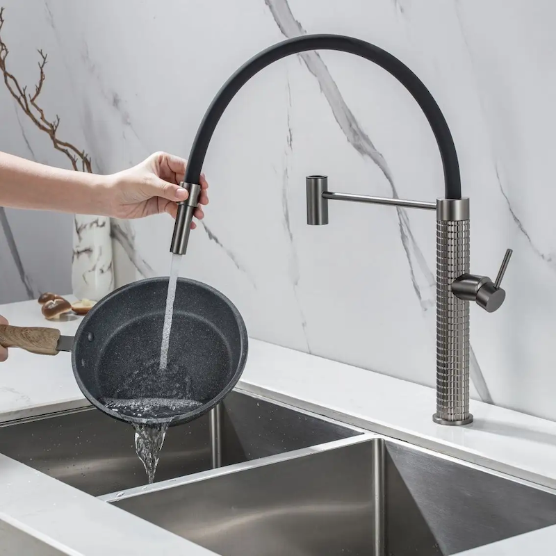 Magnetic Pull Out 360° Rotating Kitchen Sink Faucet