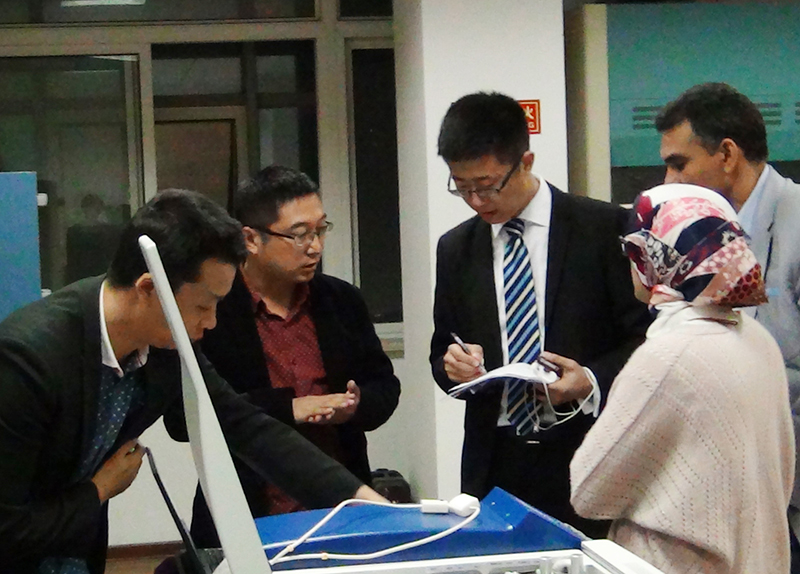 Moroccan Clients Engage in Gas Chromatography Training in Dalian