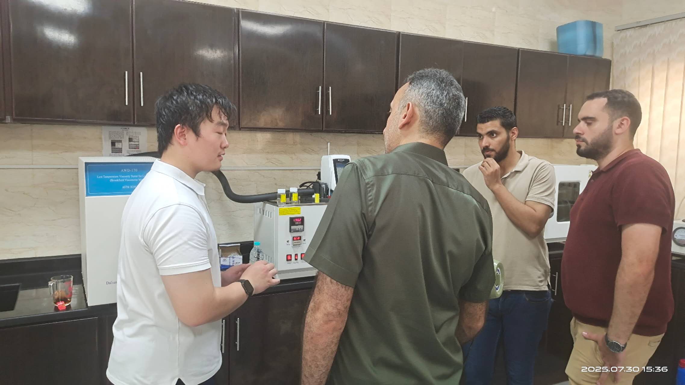 lubricating-oil analysis equipment
