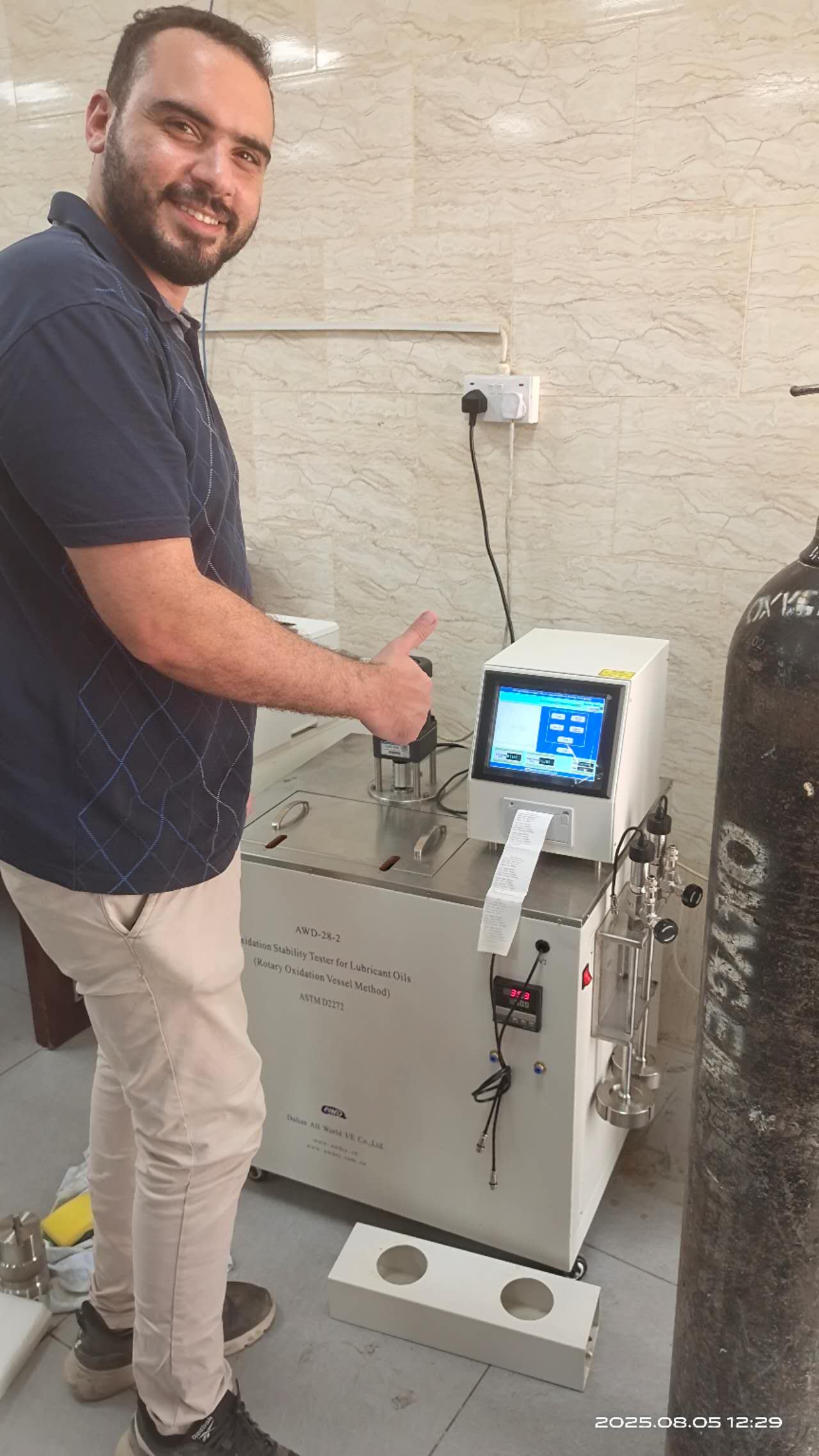 lubricating-oil analysis equipment