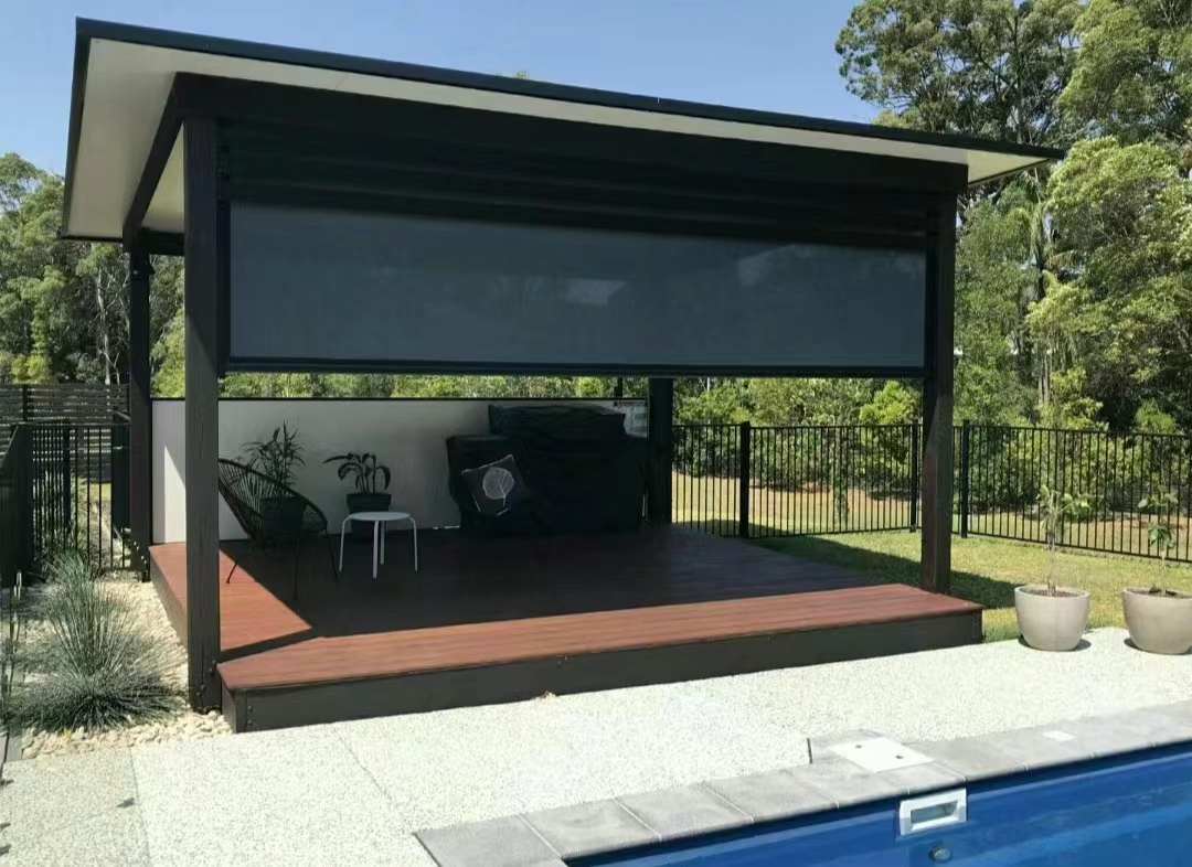 Custom outdoor extendable aluminum awning