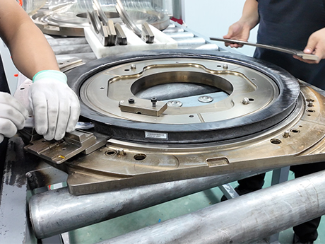 Cost Efficiency of China Carbon Rims: Explore how Chinese carbon rim manufacturers offer competitive pricing without compromising on quality.