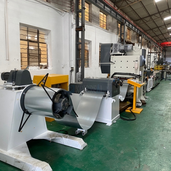 How to choose metal ceiling machine?