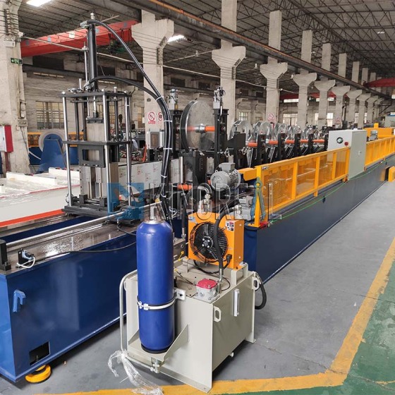 What's the advantages of baffle ceiling machine?
