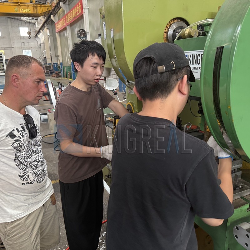 profile connectors roll forming machine