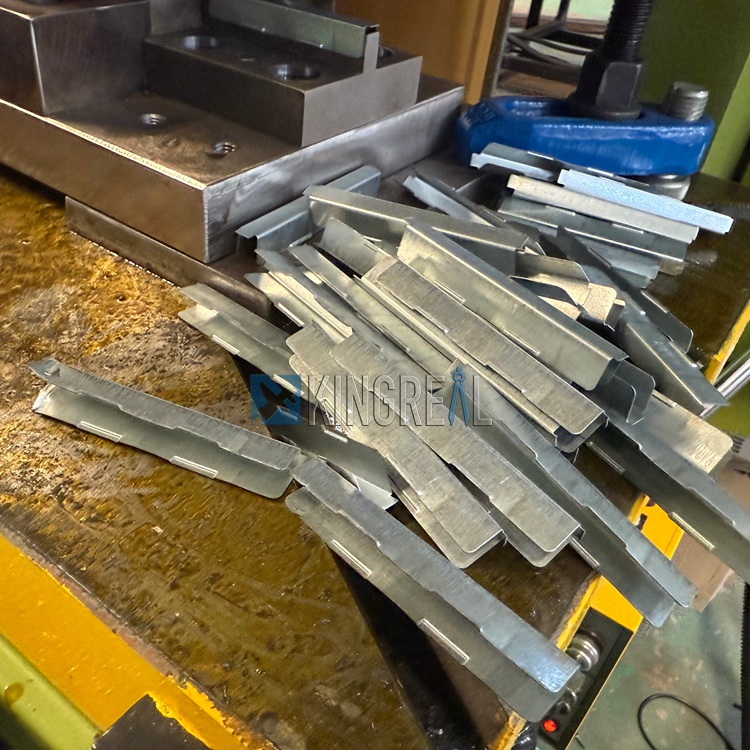 profile connectors making machine