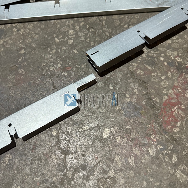 profile connectors roll forming machine