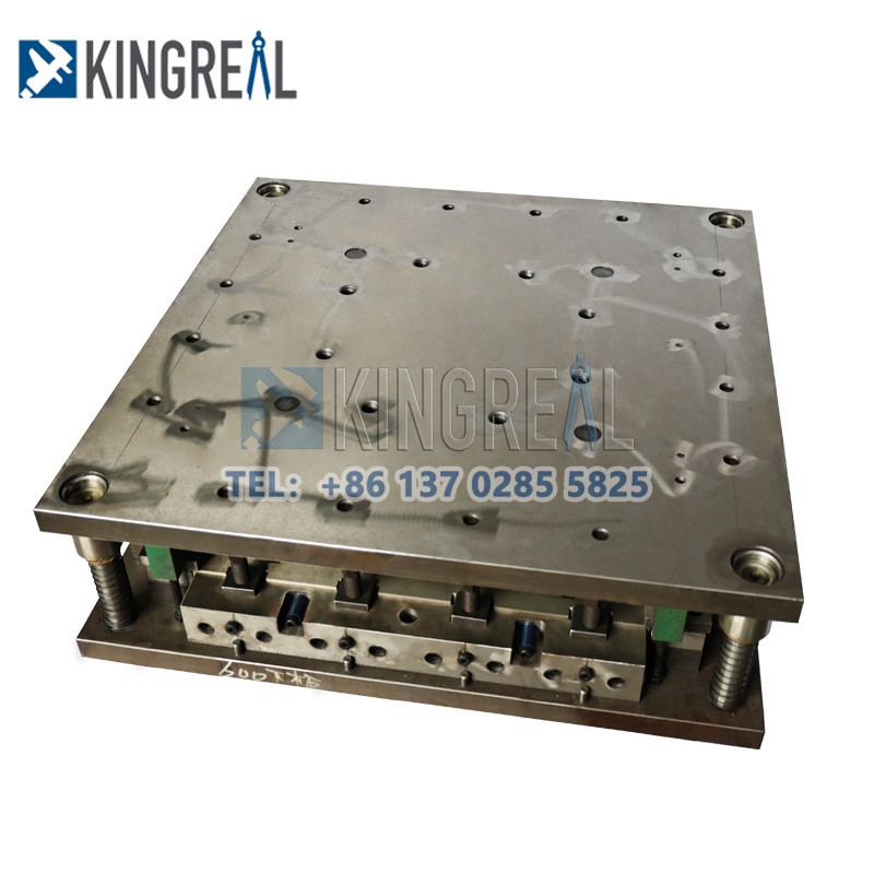 Juegos de moldes para placas de techo metálicas