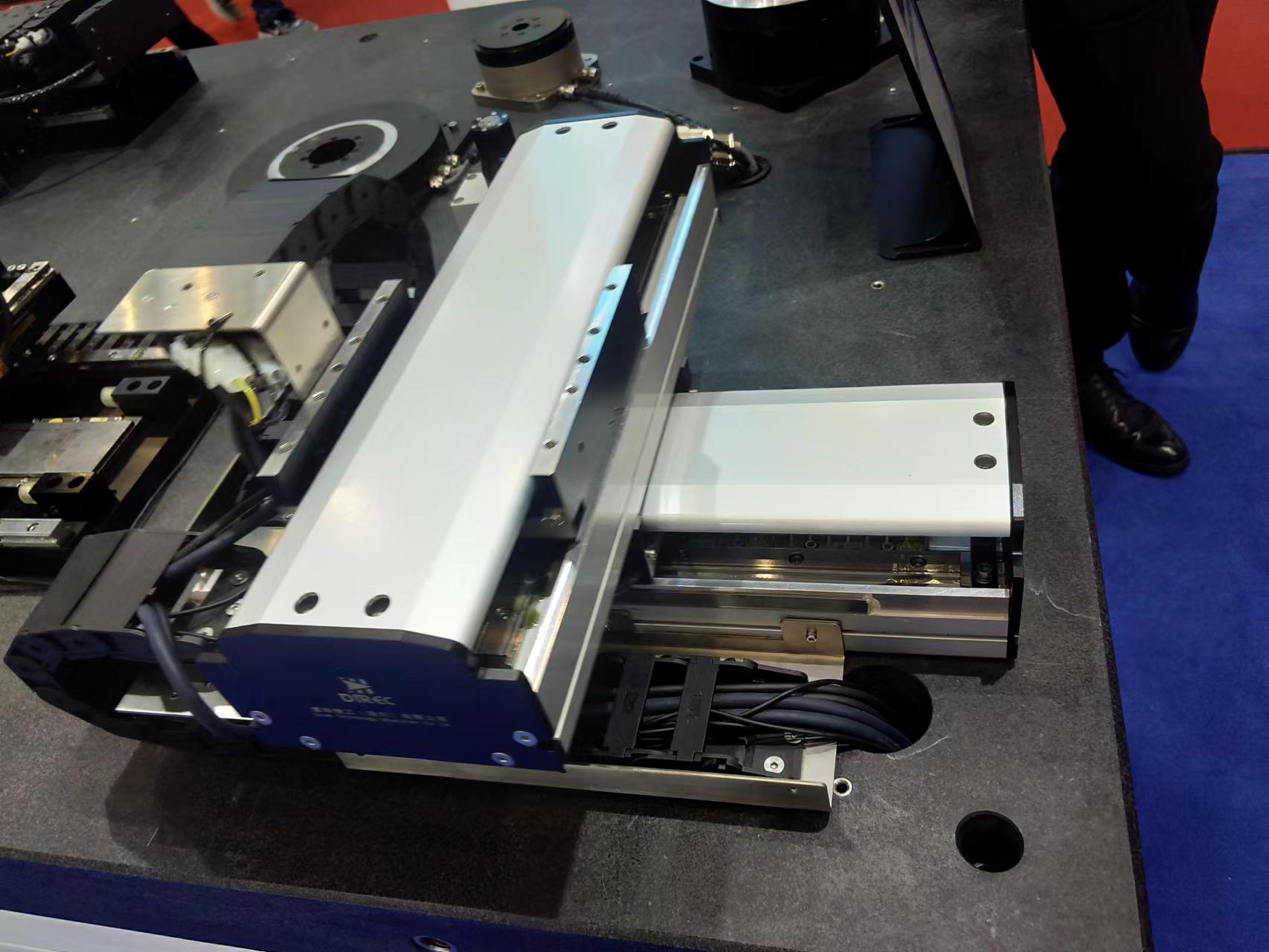 Linear sliding table module