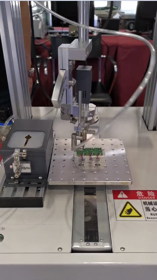 Transmission slide table