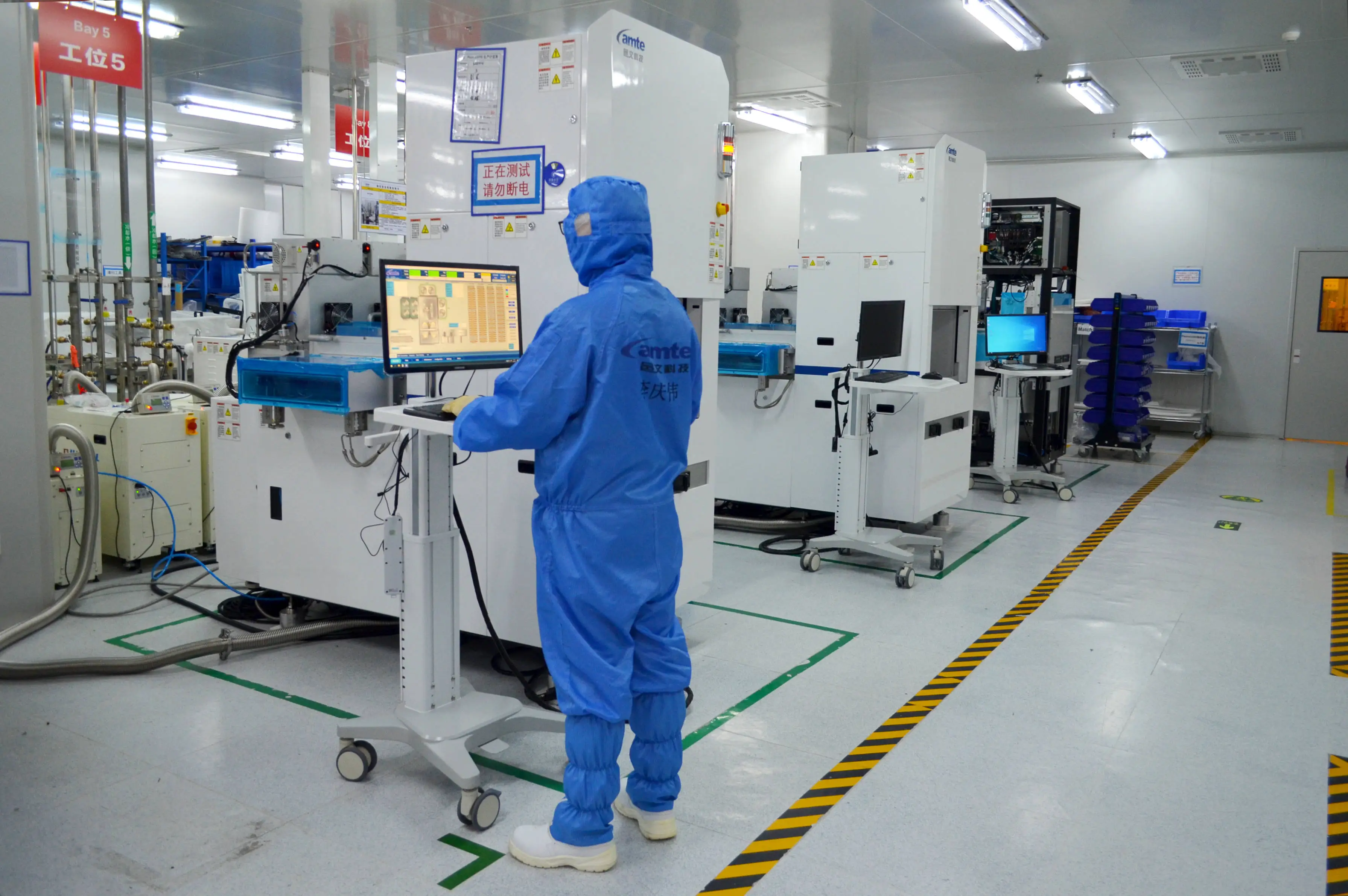 High-precision electric cylinders play a vital role in semiconductor production lines.