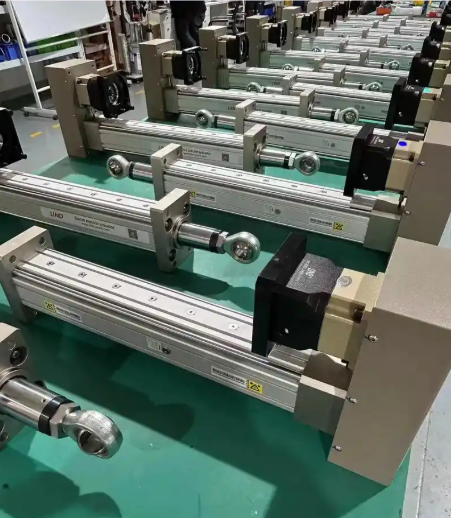 This table compares the advantages and disadvantages of electric cylinders (electric actuators) and pneumatic cylinders (pneumatic actuators)