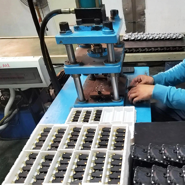 Can air pressure switches with different pressure ratings be used interchangeably?