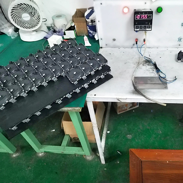 What pressure setting should the air pressure switch have?