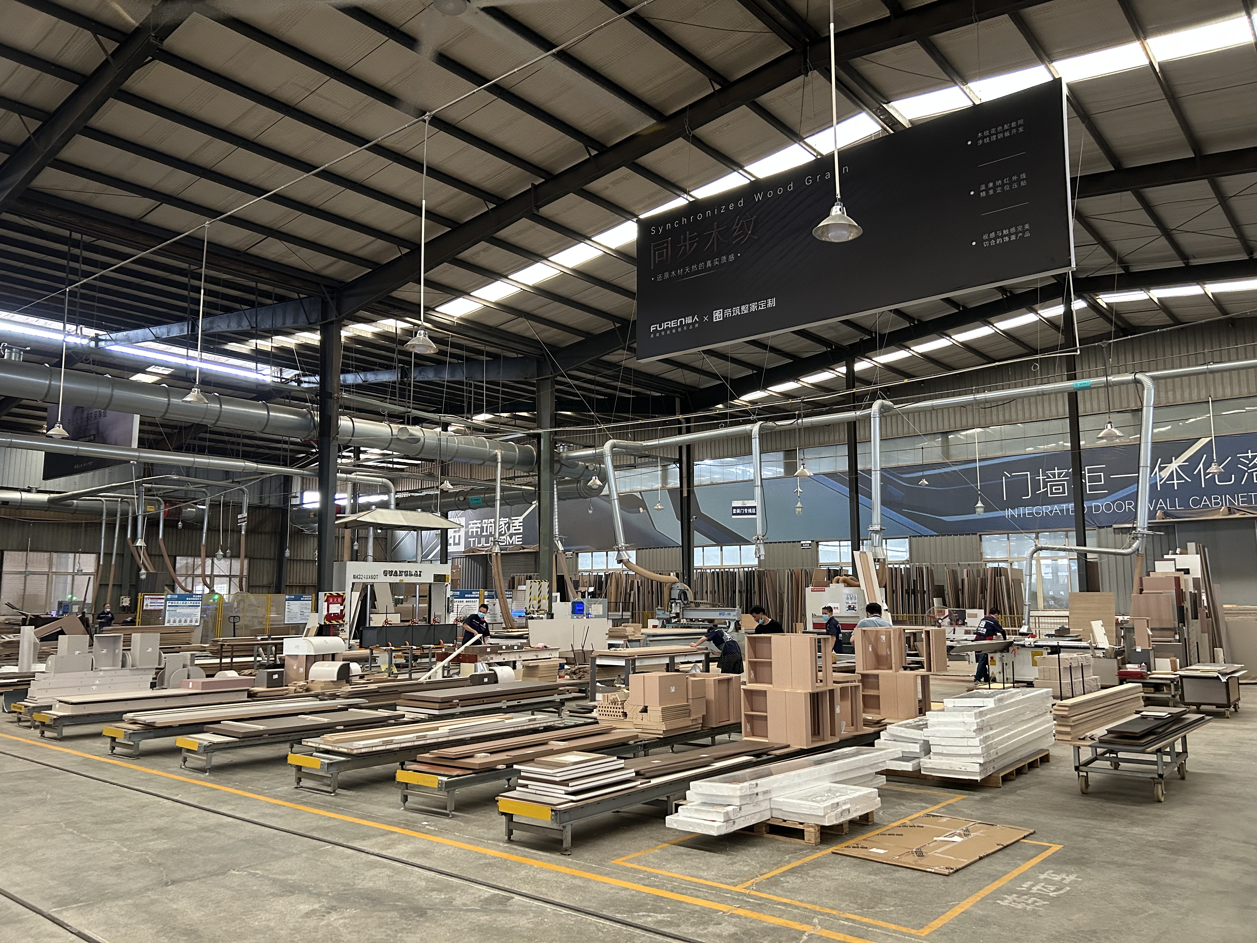 Roller conveyor line.