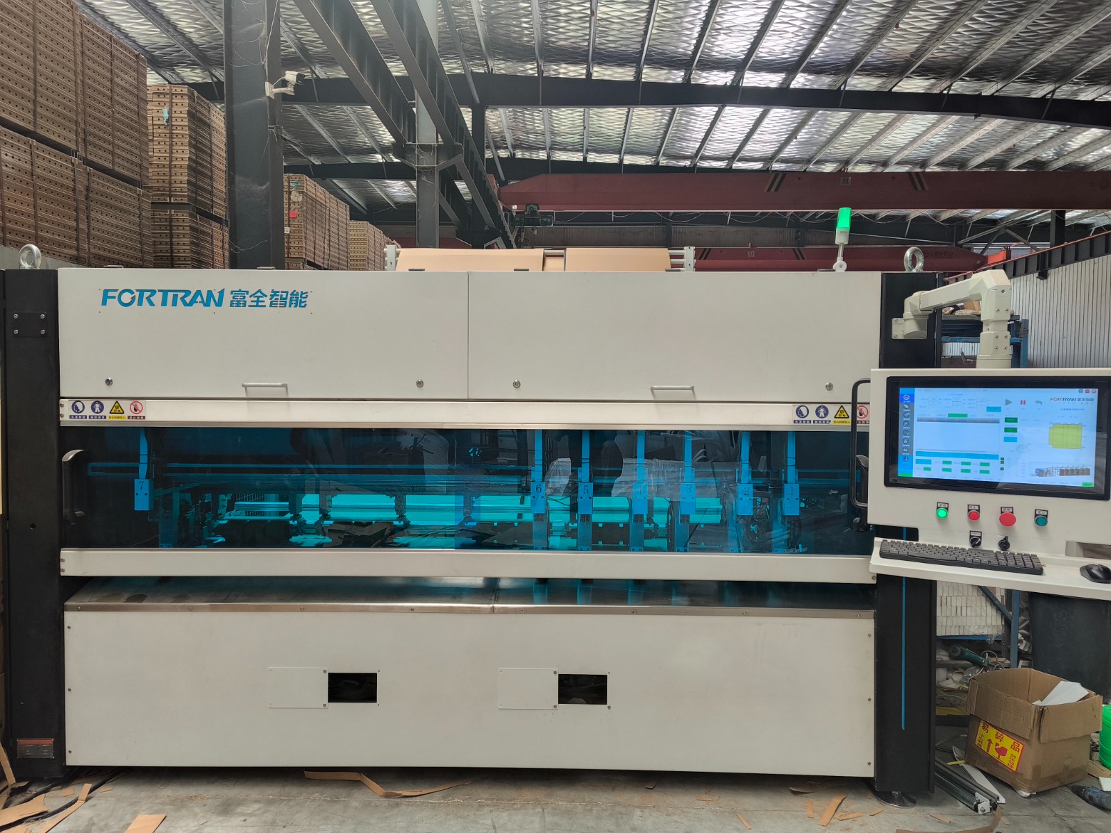 Box cardboard cutting machine