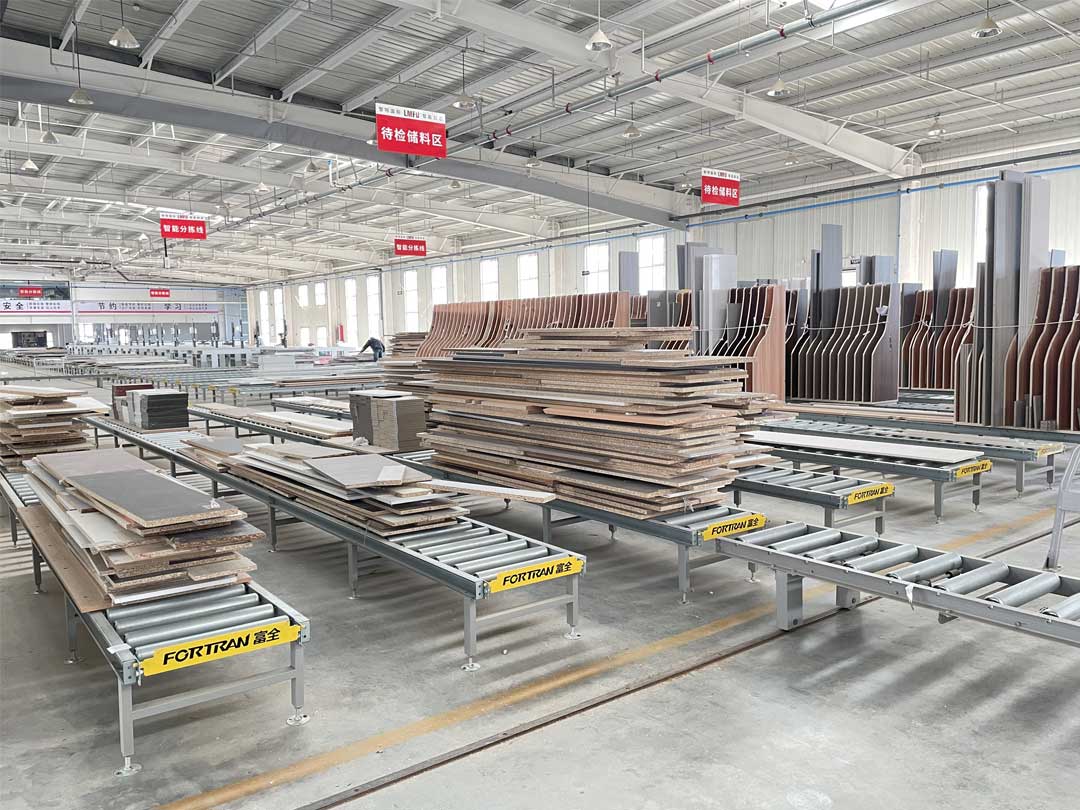 Case of manual roller conveyor line. Case of manual roller conveyor line.