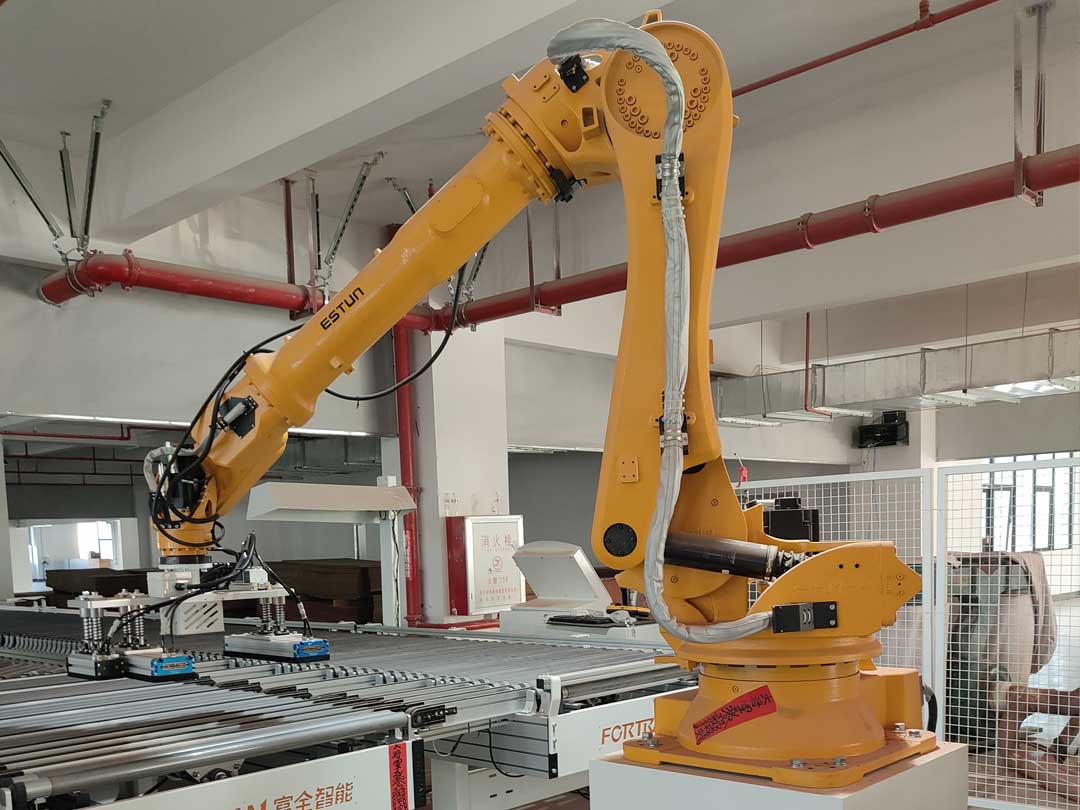 Customer implementation case of automatic loading and unloading by manipulator. Customer implementation case of automatic loading and unloading by manipulator.
