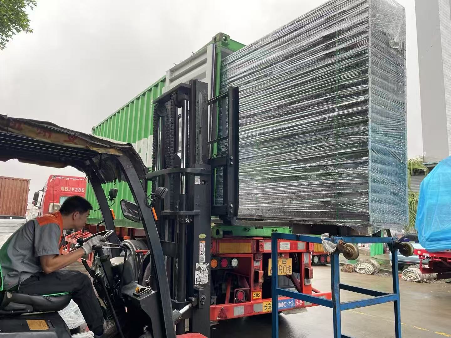 After the Hannover Fair in Germany, we thanked our customers for their recognition of FORTRAN and shipped the Panel Manual Roller Conveyor Line.