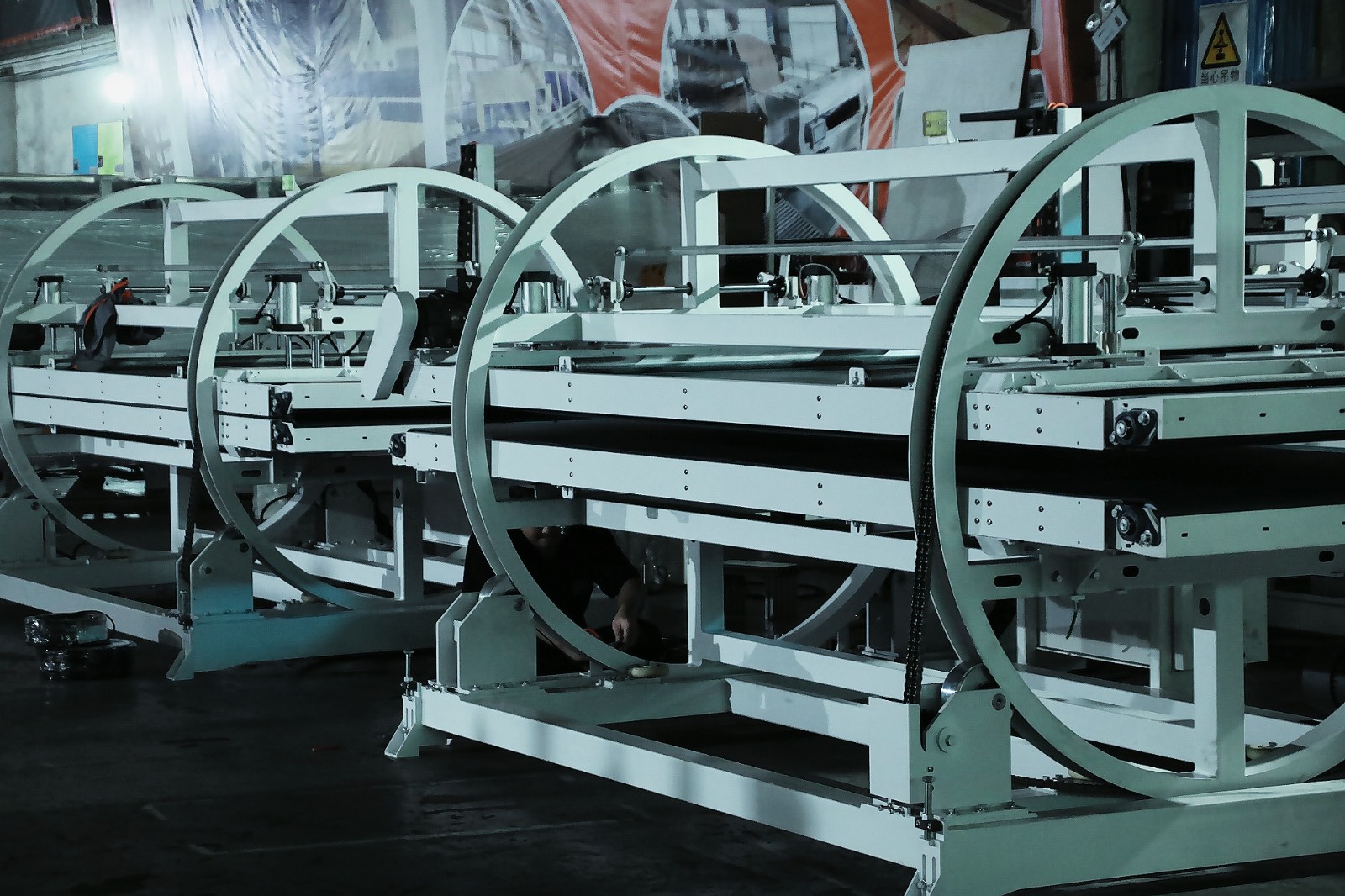 High speed carton sealing machine