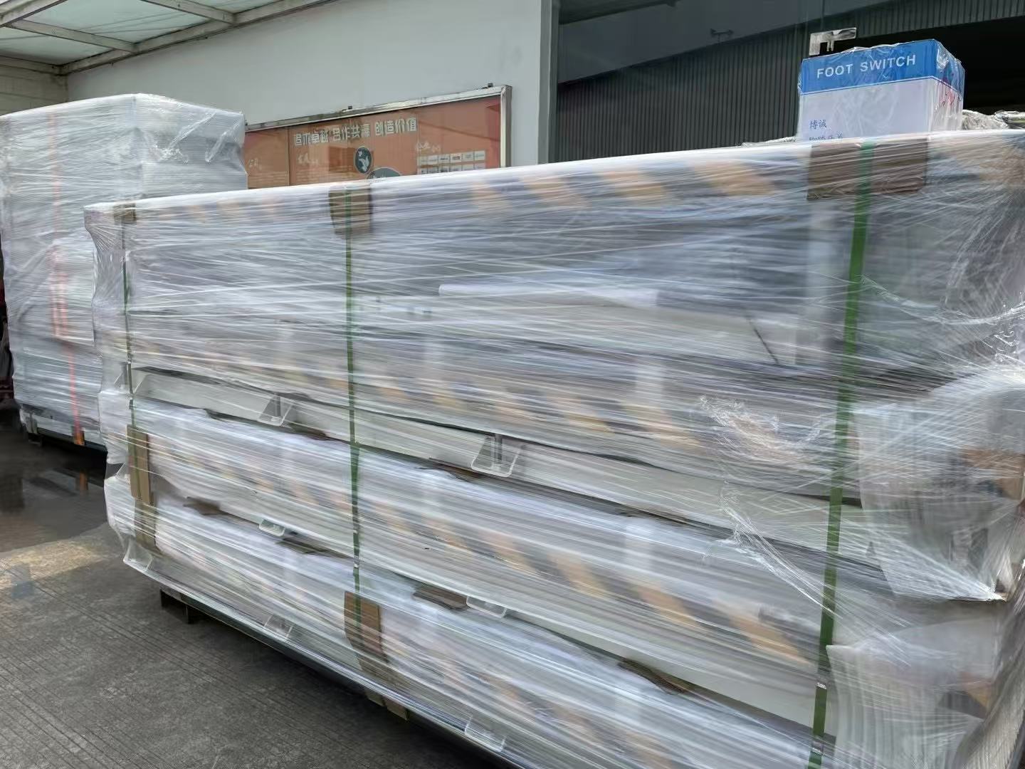 High speed carton sealing machine