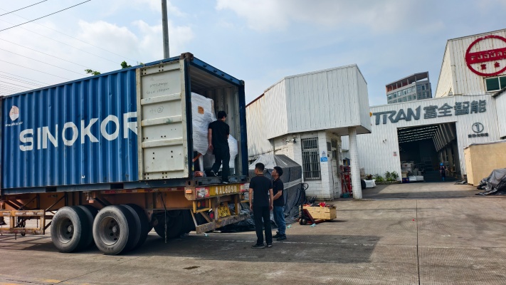 Spedizione in doppio container riuscita! Macchine da taglio esportate simultaneamente in Messico e Brasile.