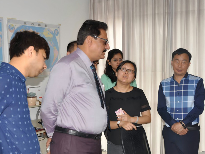 Indian customers visit Yunnan Yuanjin Optical Co., LTD