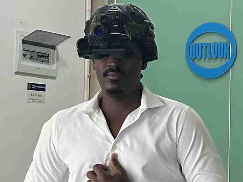 US customer visit Yunnan Yuanjin Optical Co., LTD