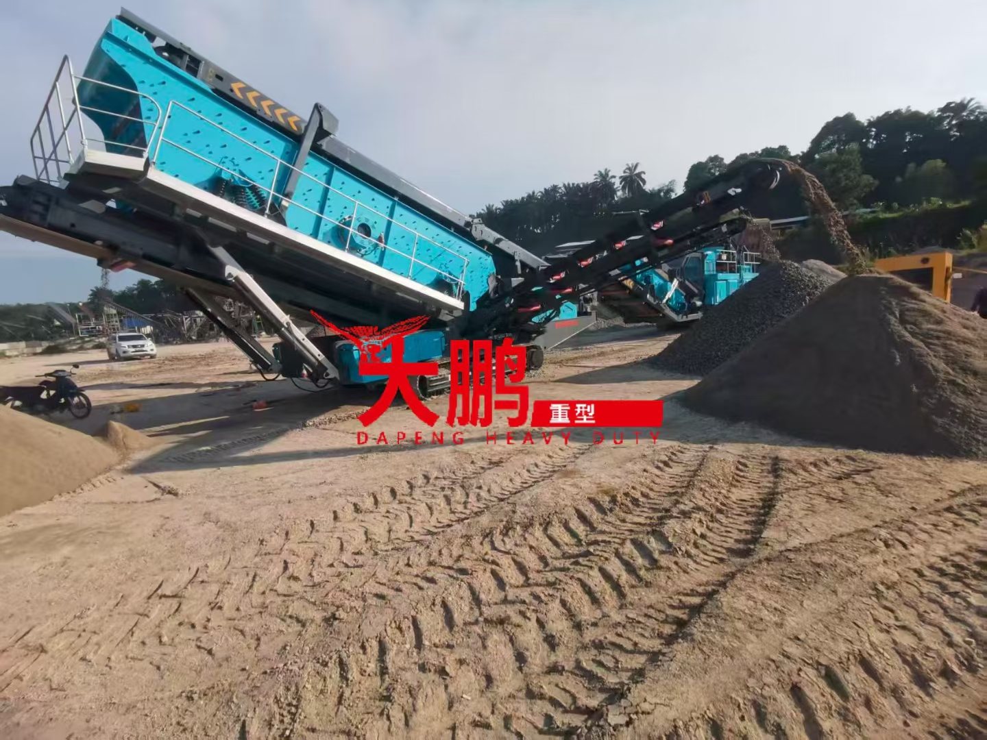 Track-Mounted Screen