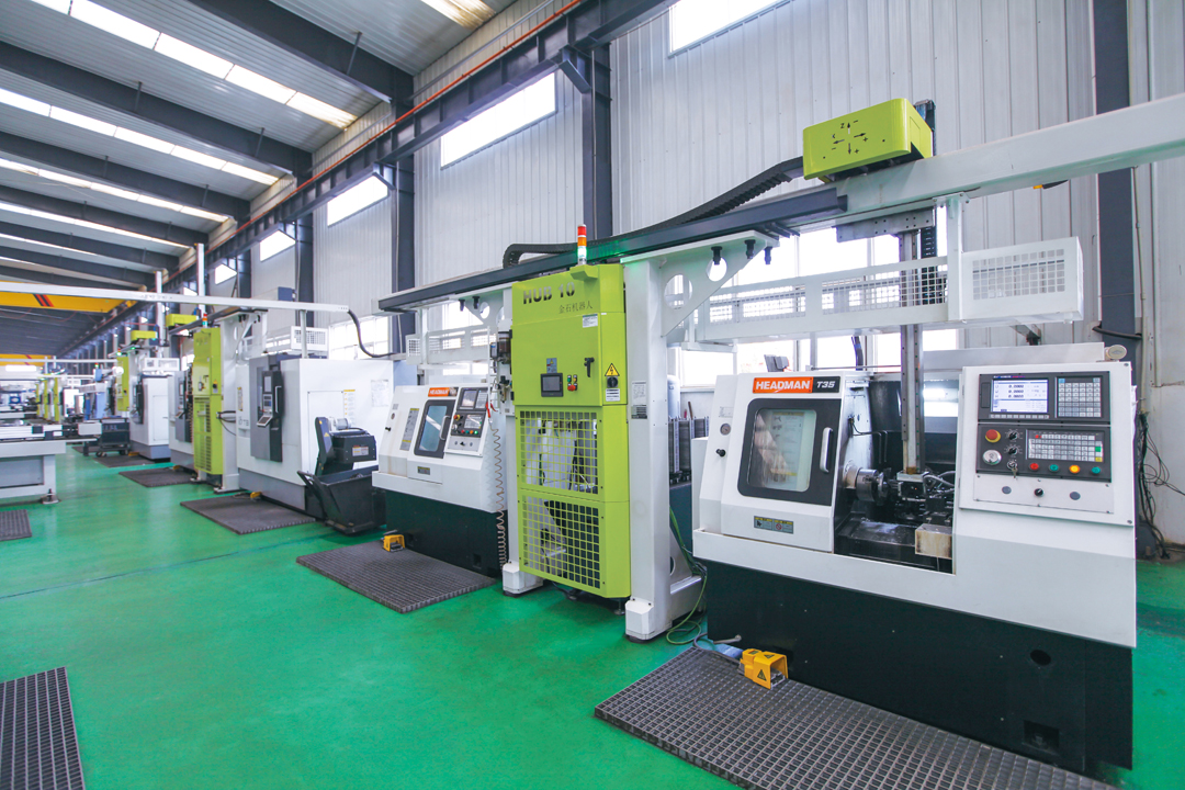 Automatic loading and unloading robot