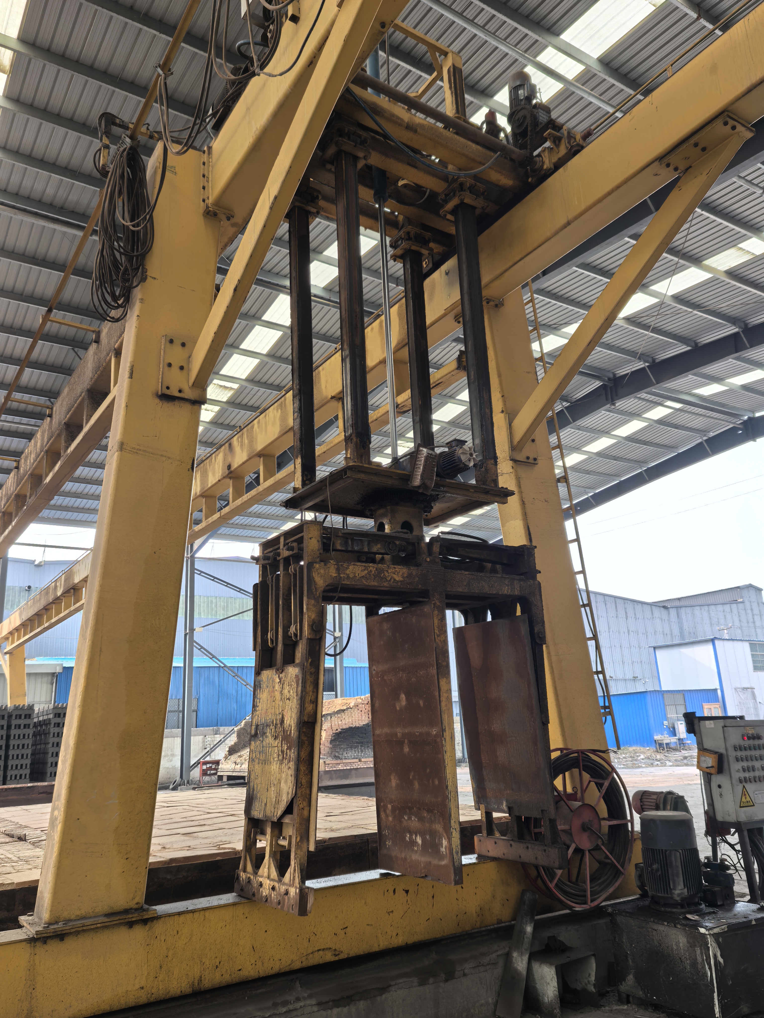 container gantry crane