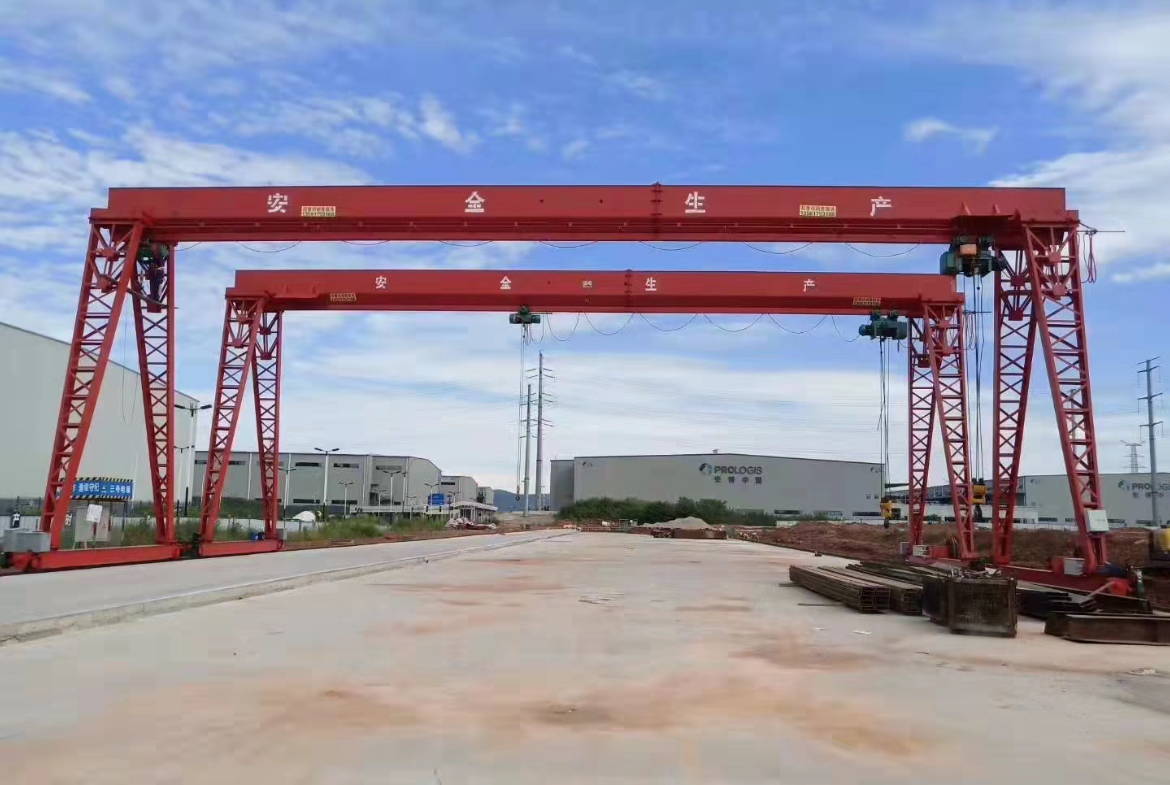 Optimized operation and automatic control of portal crane