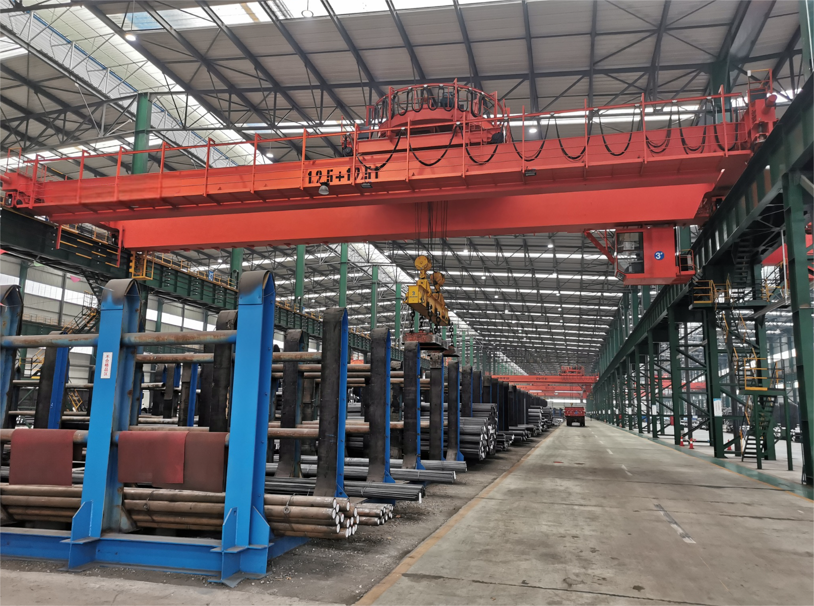 Jinghe crane is loading and transporting