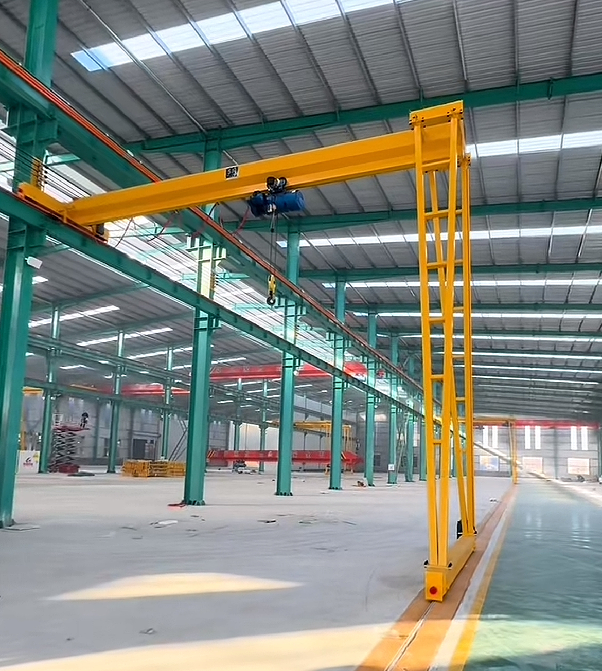 semi-gantry crane
