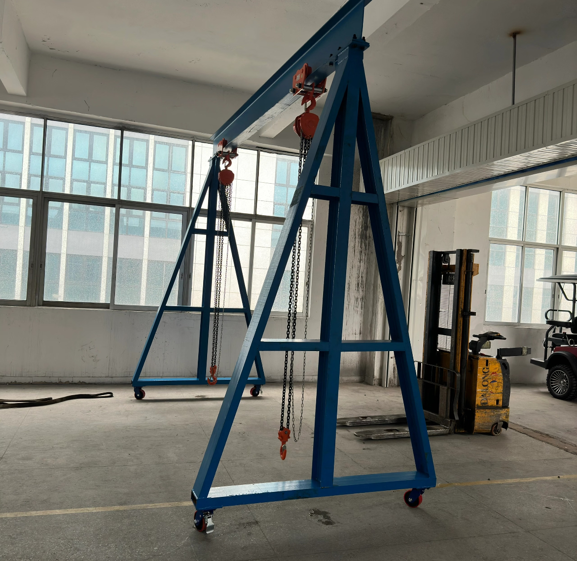 Mobile gantry crane