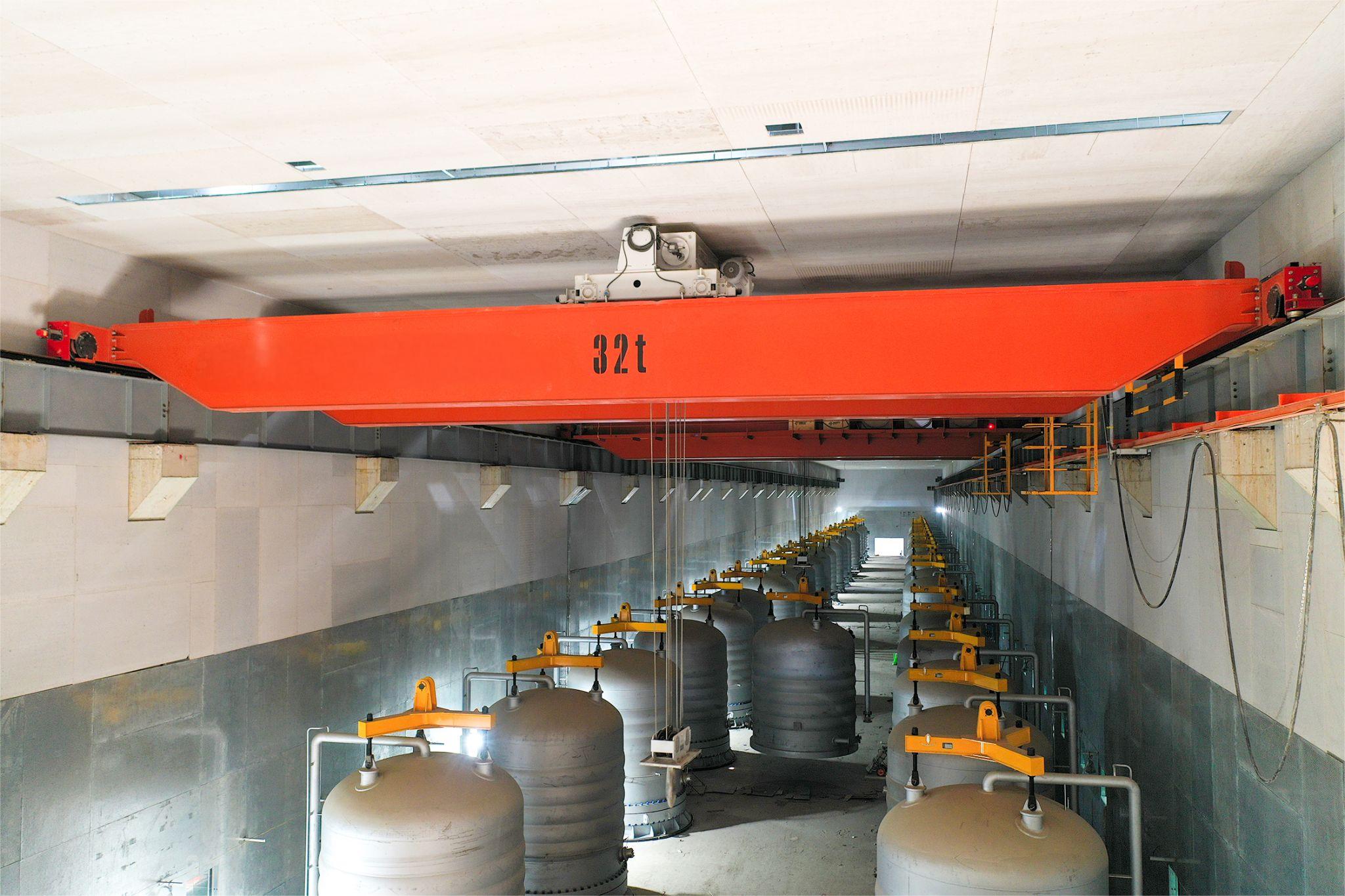 Explosion - proof overhead cranes