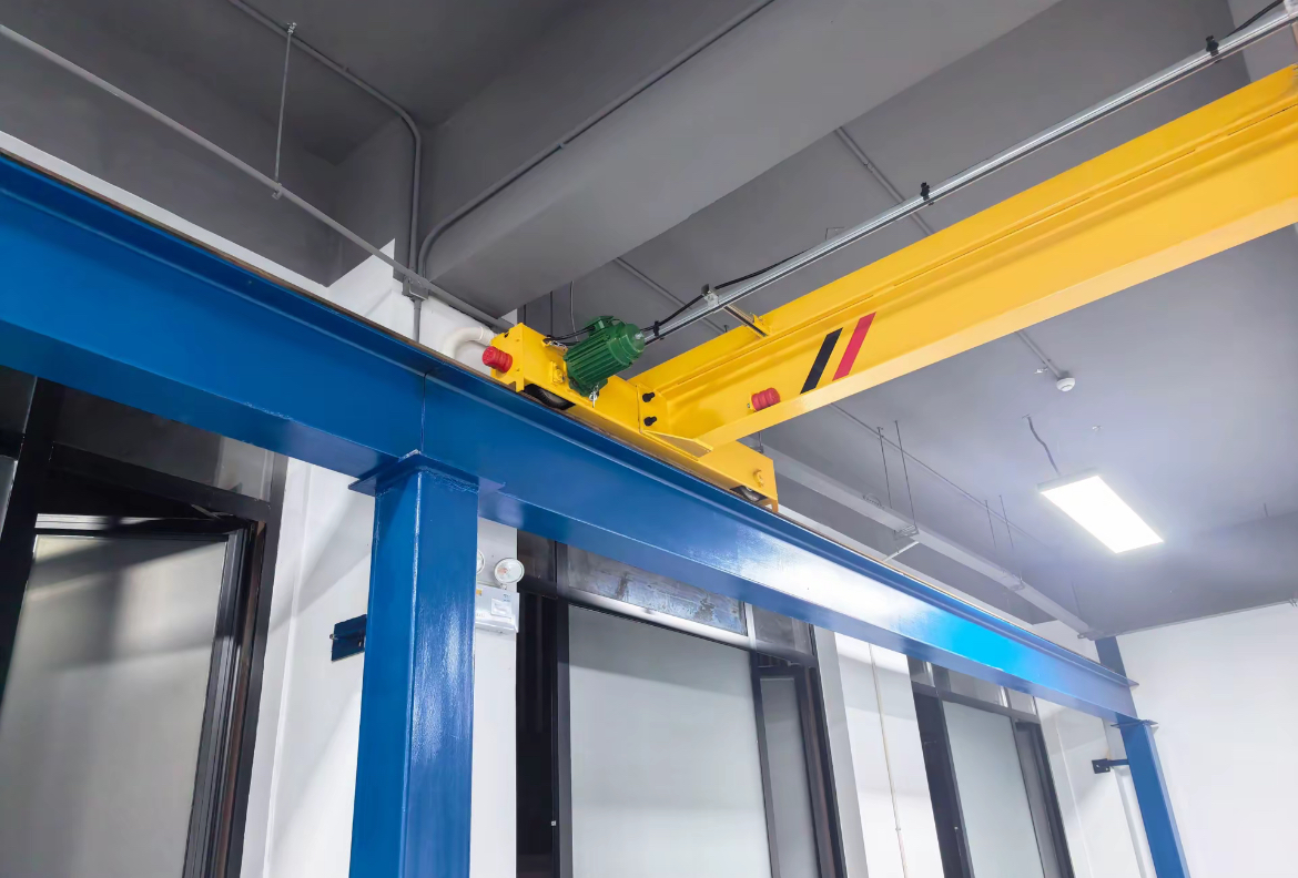 low headroom crane