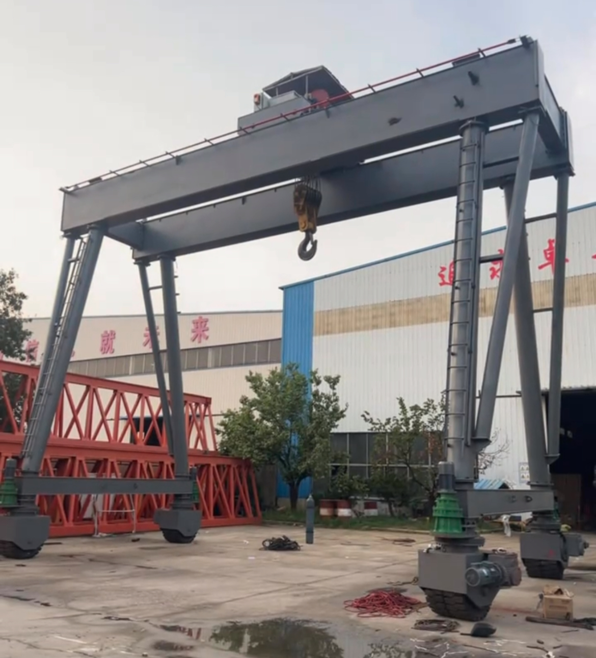 Scientific Protection Guidelines for Bridge and Gantry Cranes During Rainy Season