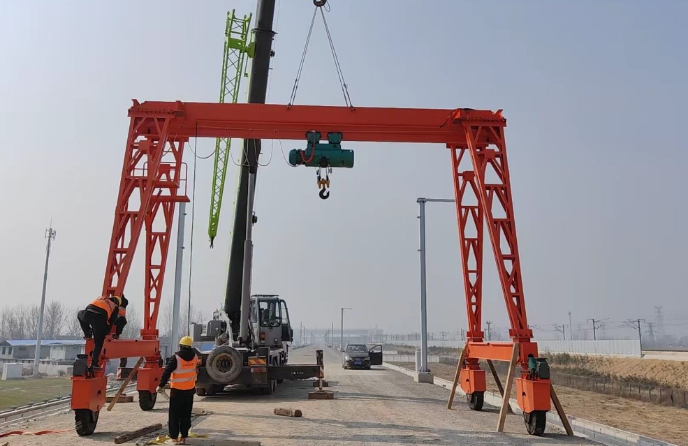 Rubber-tyred mobile crane