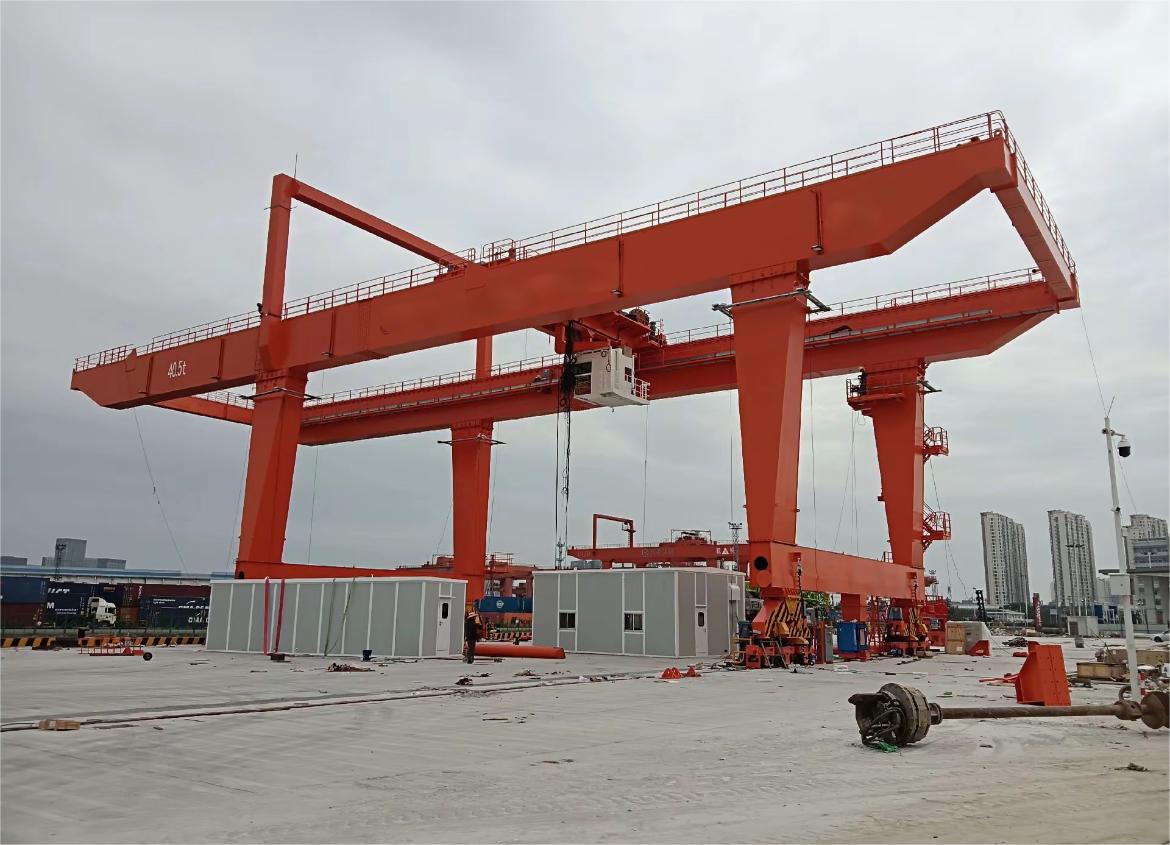 Rail-mounted crane
