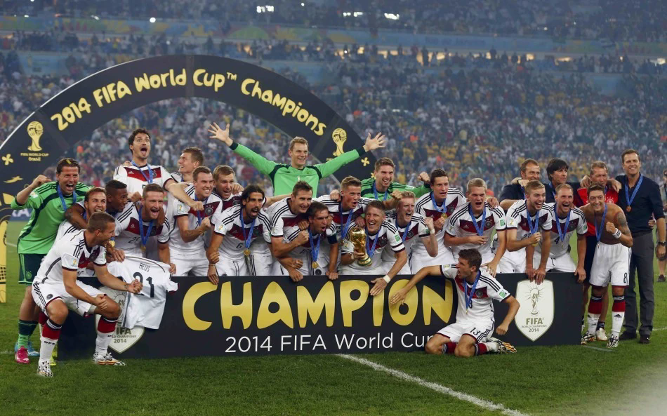 Η Γερμανία κατακτά το Παγκόσμιο Κύπελλο 2014 με λευκή φανέλα ποδοσφαίρου Η Γερμανία κατακτά το Παγκόσμιο Κύπελλο 2014 με λευκή φανέλα ποδοσφαίρου