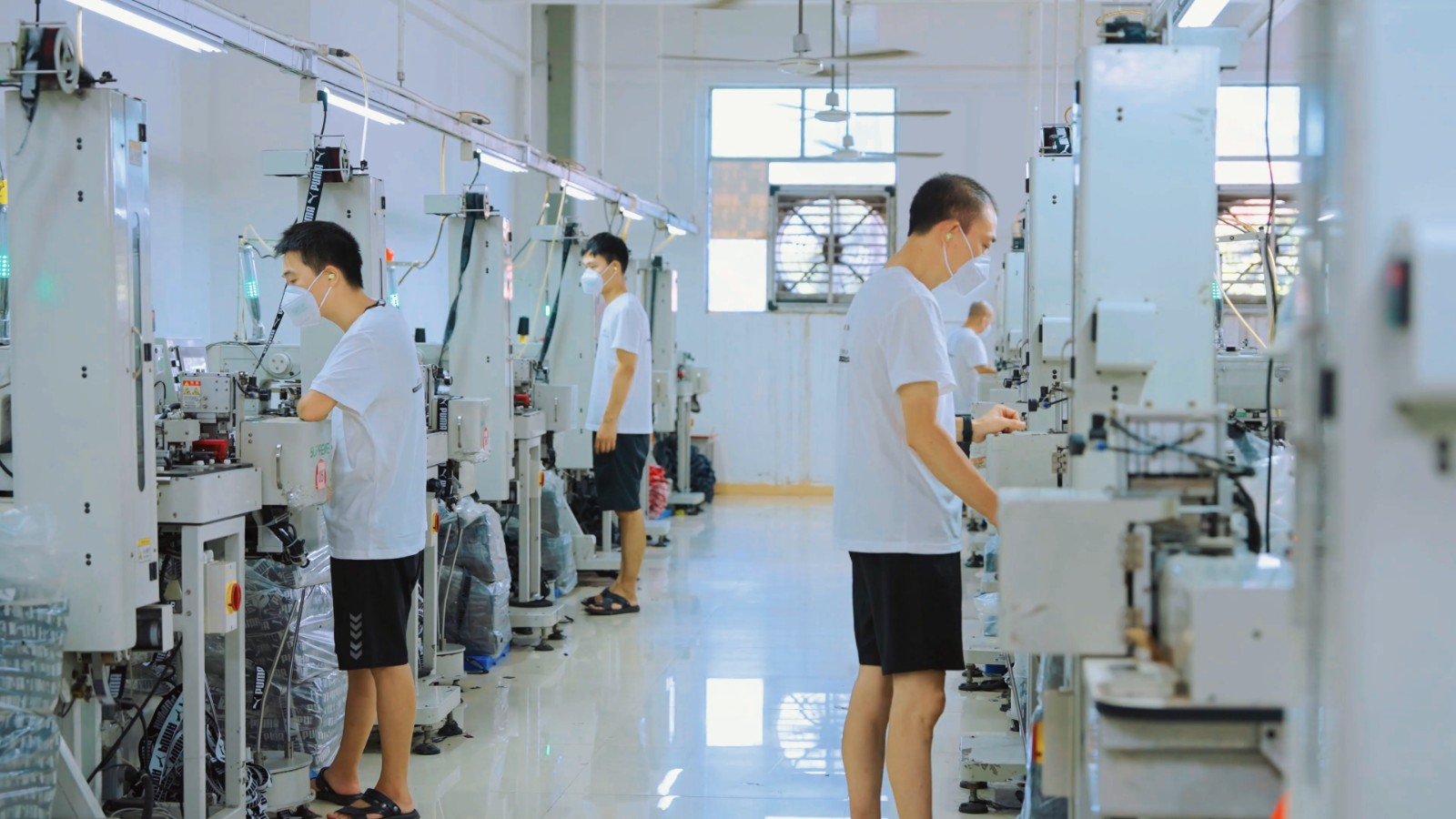 Clothing factory machinery and equipment.jpg Clothing factory machinery and equipment.jpg