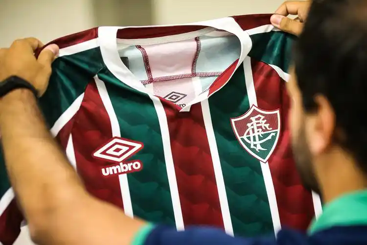 Caractéristiques du maillot de football du Fluminense FC Caractéristiques du maillot de football du Fluminense FC