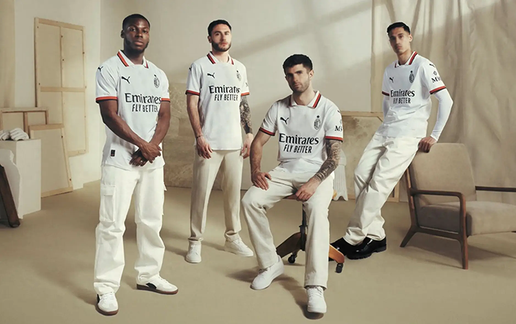 AC Milan Soccer Jersey -suunnittelutyyli AC Milan Soccer Jersey -suunnittelutyyli