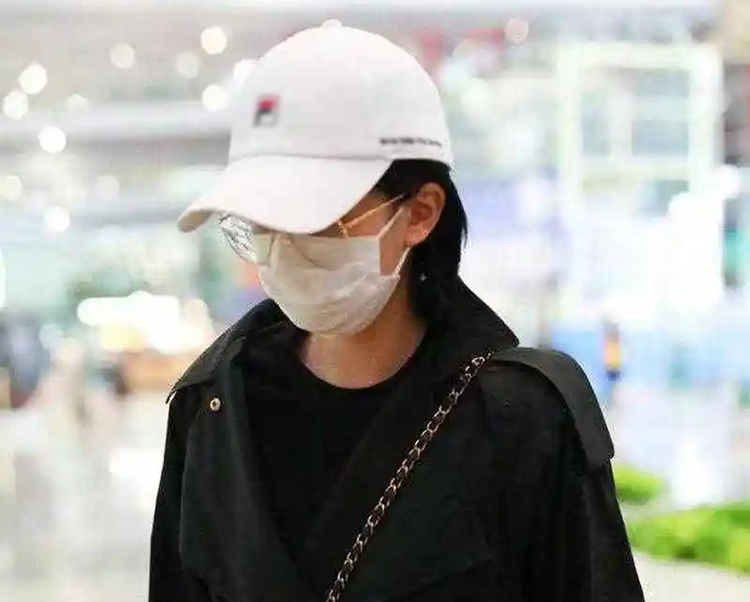baseball cap