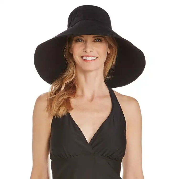 Wide-brimmed sun hats
