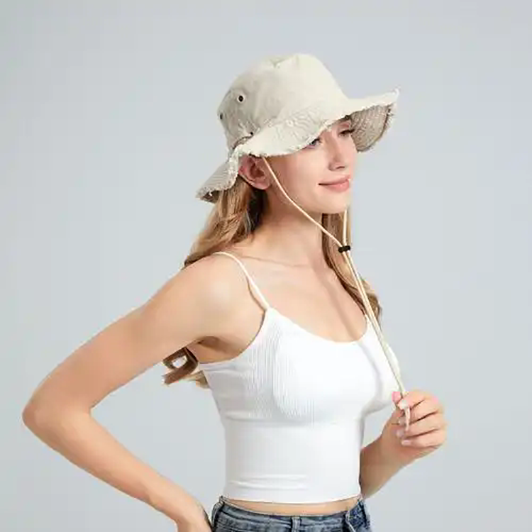 Wide-brimmed sun hats