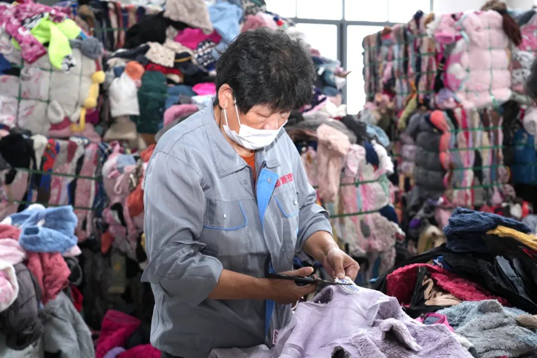 Chemical textile recycling