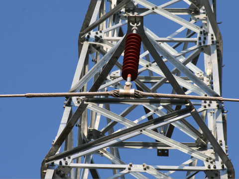 複雑な地形を横断する高電圧伝送ソリューション