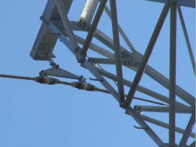 What are the Differences between Suspension Clamps used of Different Optical Cables?